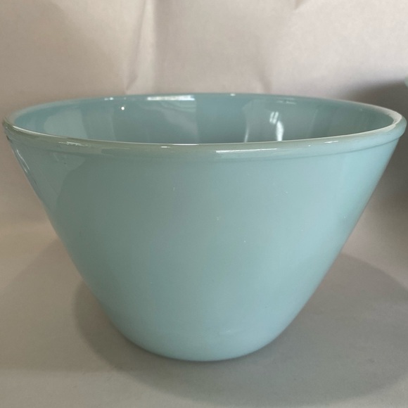 Set of 2 vintage Fire King delphite splash proof mixing bowls - Picture 3 of 10